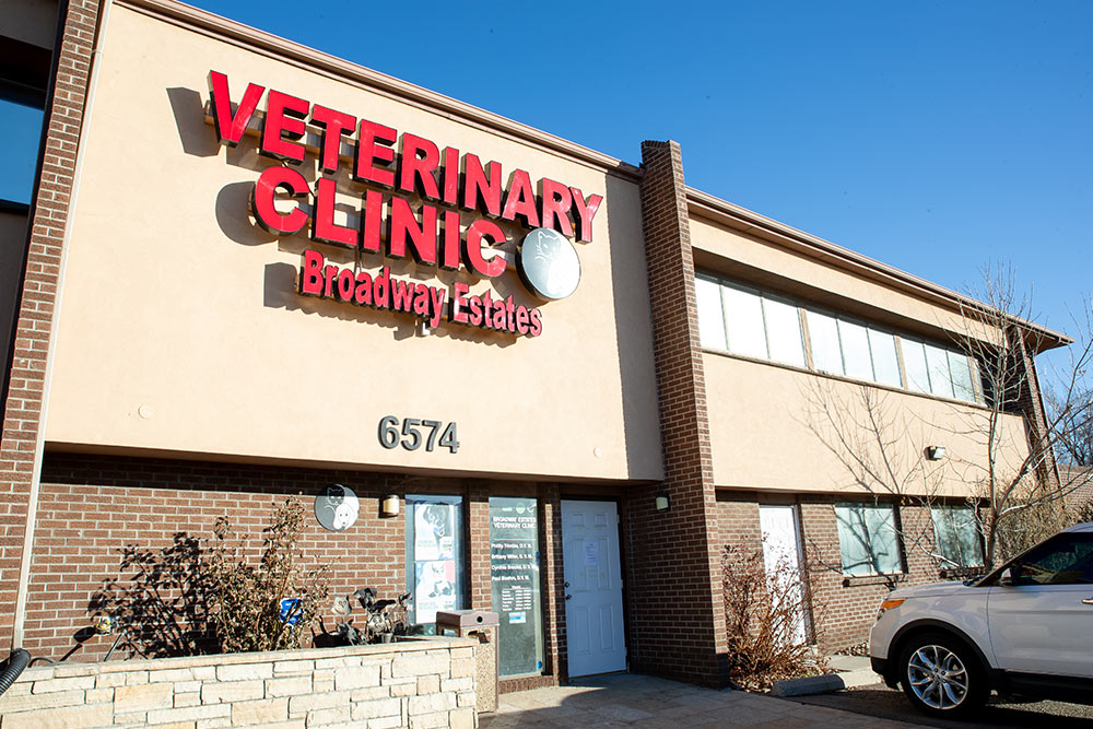 exterior view of Broadway Estates Veterinary Clinic